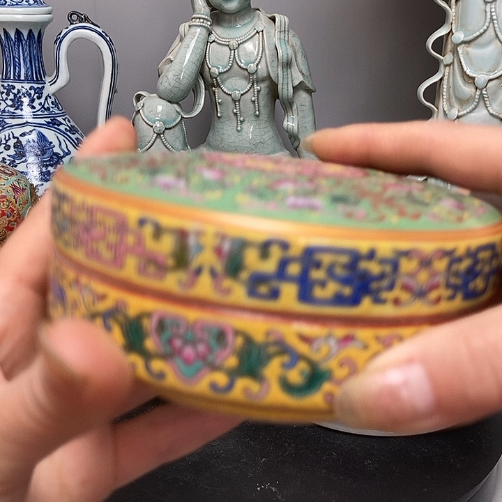 春***华旧藏珐琅彩粉盒全品