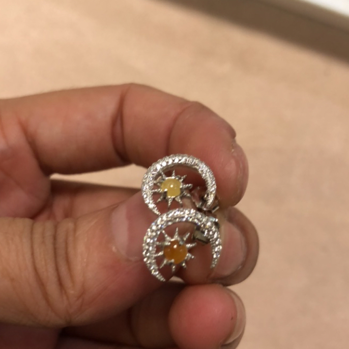缅甸翡翠玉。S 92 5银镶嵌。耳钉