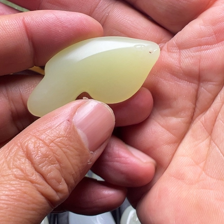 和田玉未镶嵌吊坠(赠链)