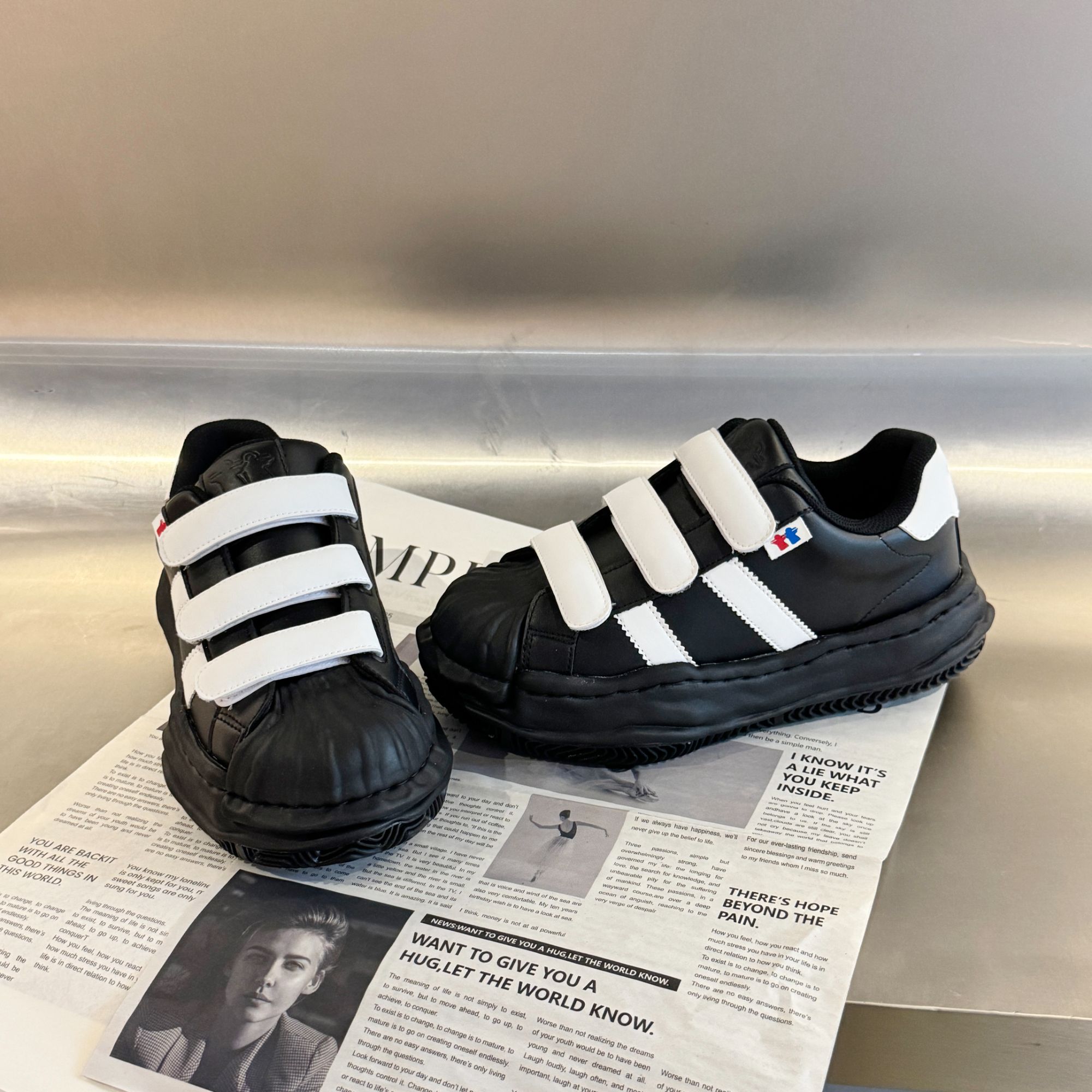 ONESHOE 2025年秋冬新款魔术贴经典厚低增高情侣休闲鞋UP081