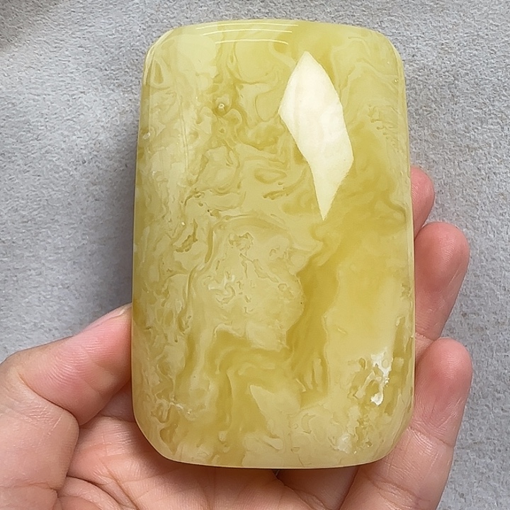 蜜蜡未镶嵌珠宝奇石