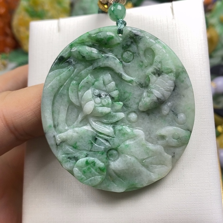 翡翠未镶嵌吊坠(赠链)