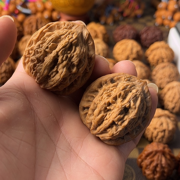 文玩核桃吊坠麦穗虎头