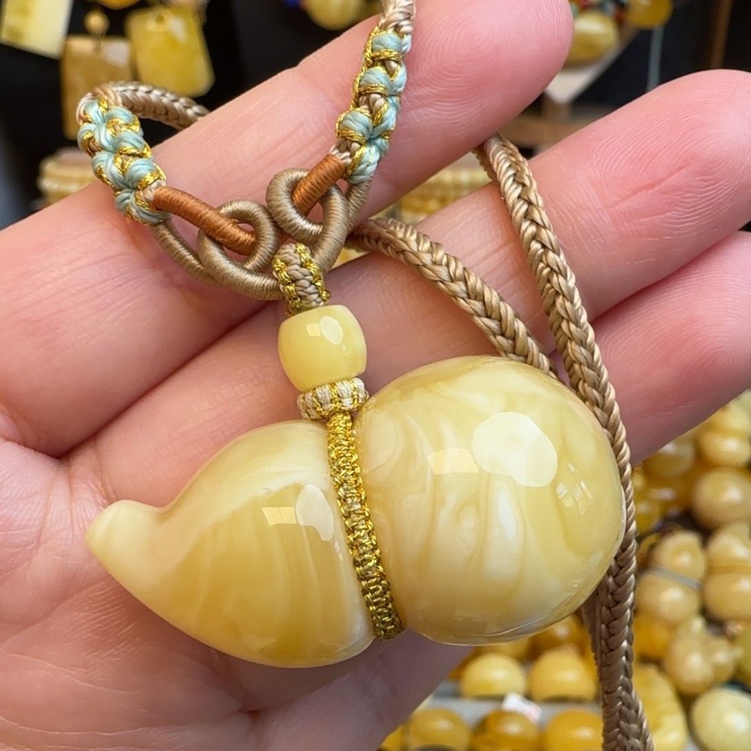 琥珀未镶嵌套链天然俄料浓蜡妖花蜜蜡葫芦吊坠