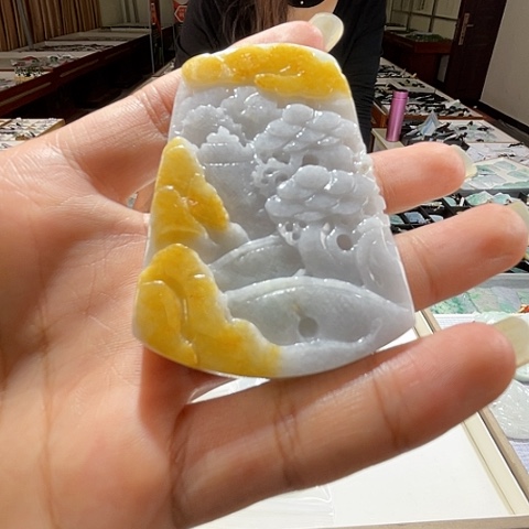 翡翠未镶嵌项圈一个