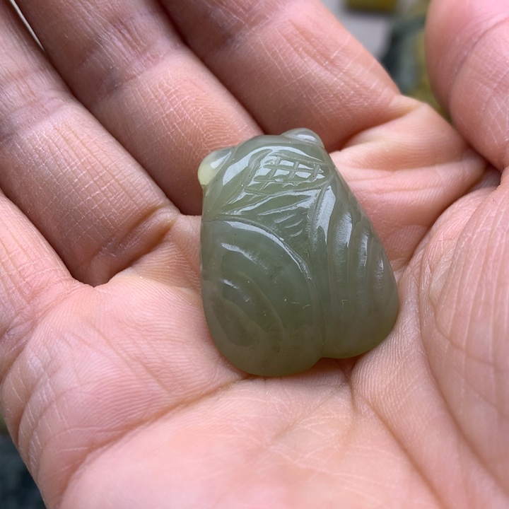 【闪购商品】透闪石质玉吊坠未镶嵌