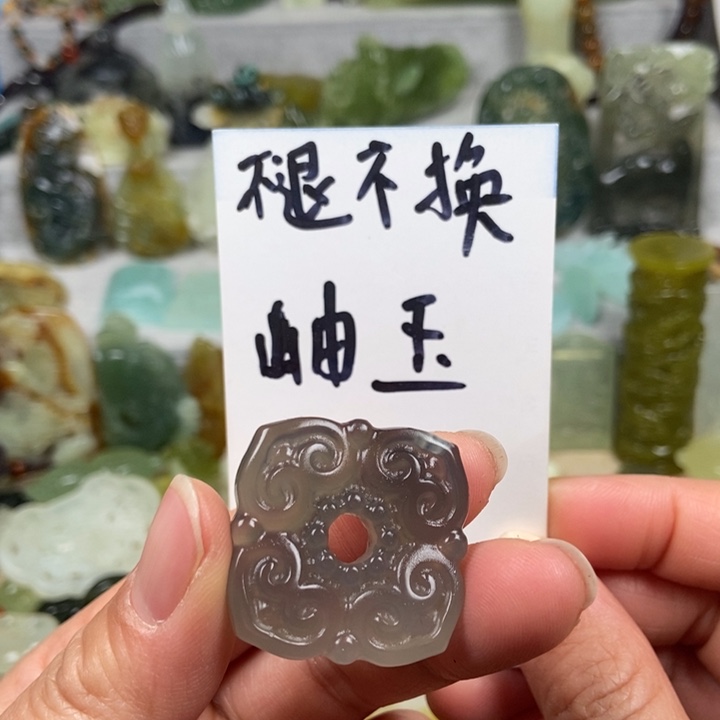 蛇纹石玉颈饰未镶嵌