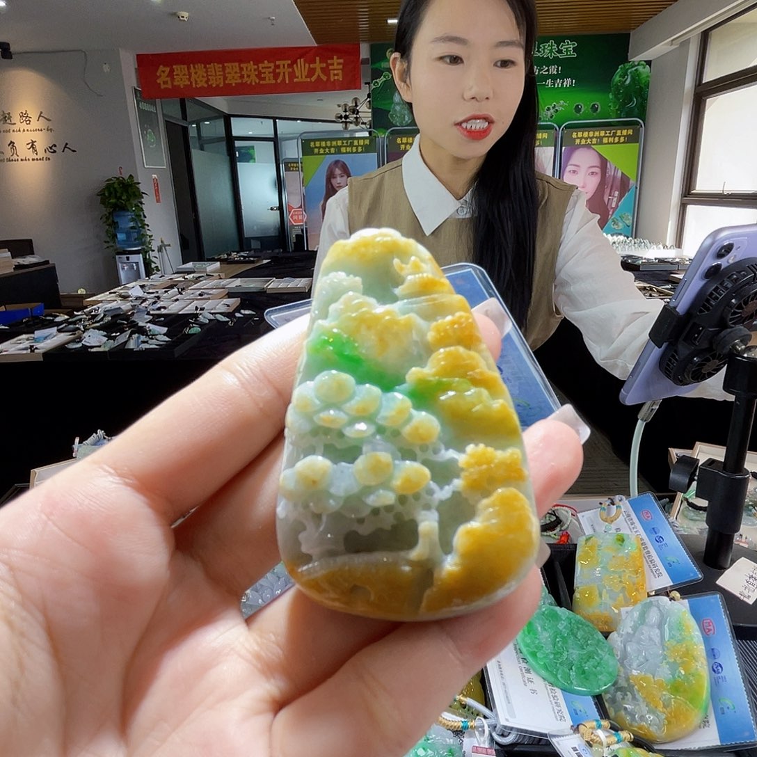 颈饰未镶嵌翡翠一个