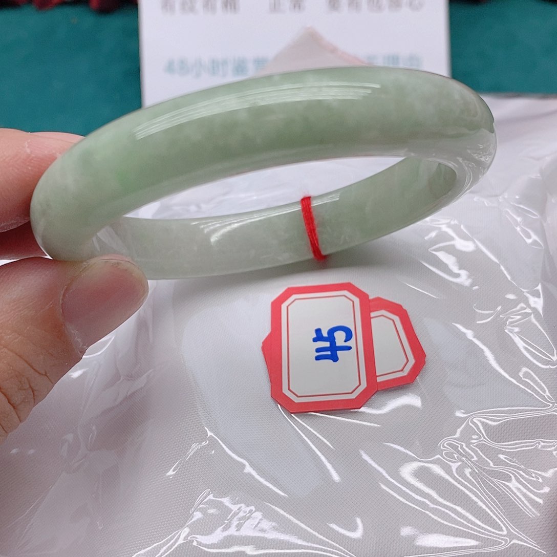 翡翠手镯未镶嵌徐*燕45555555555555