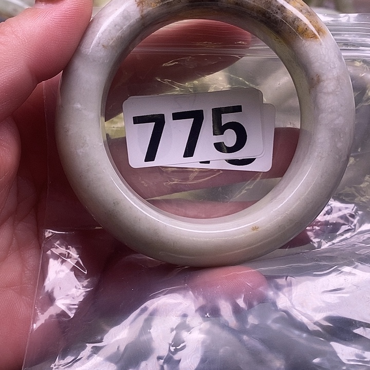 多***菜蛇纹石玉未镶嵌手镯