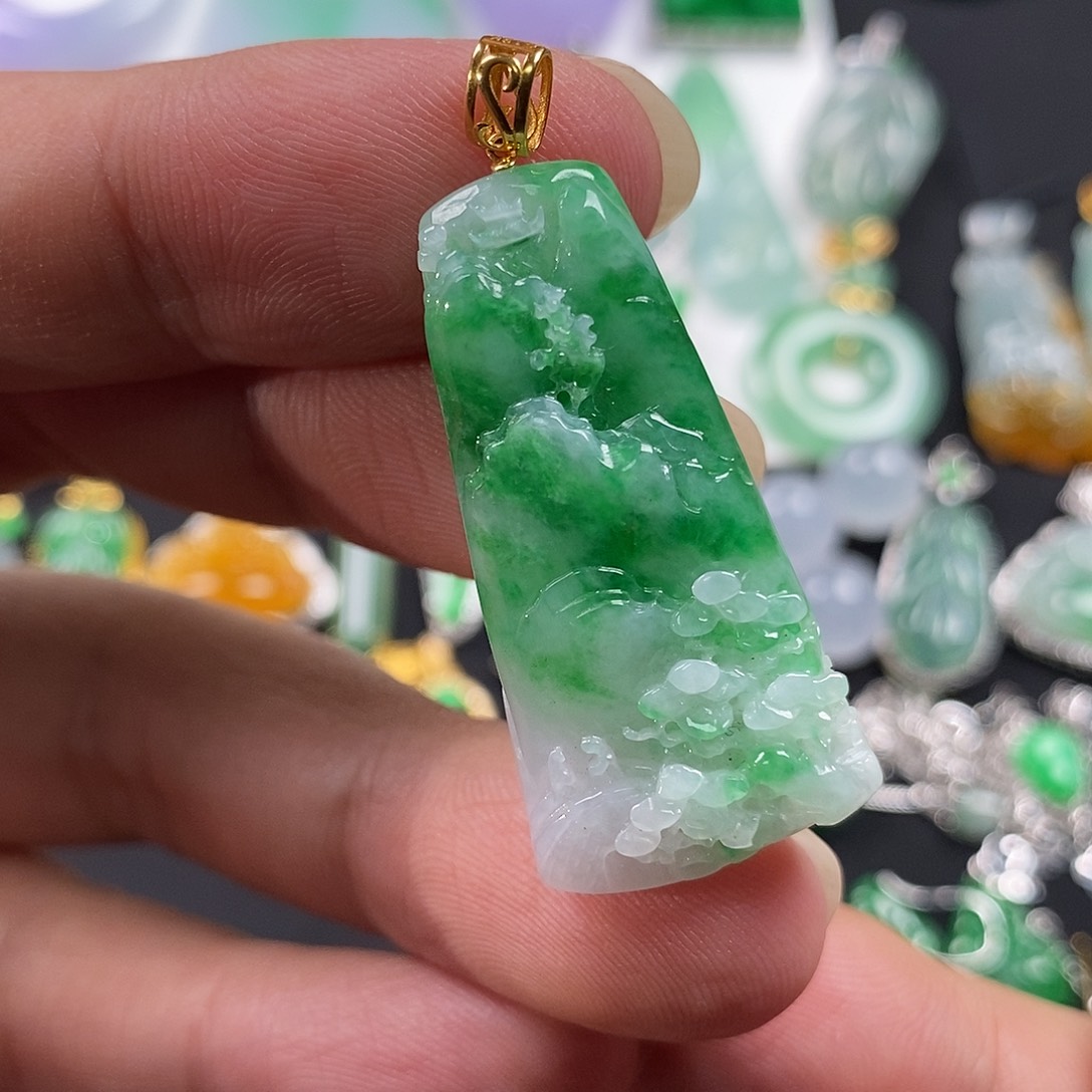 翡翠18K金镶嵌颈饰翡翠