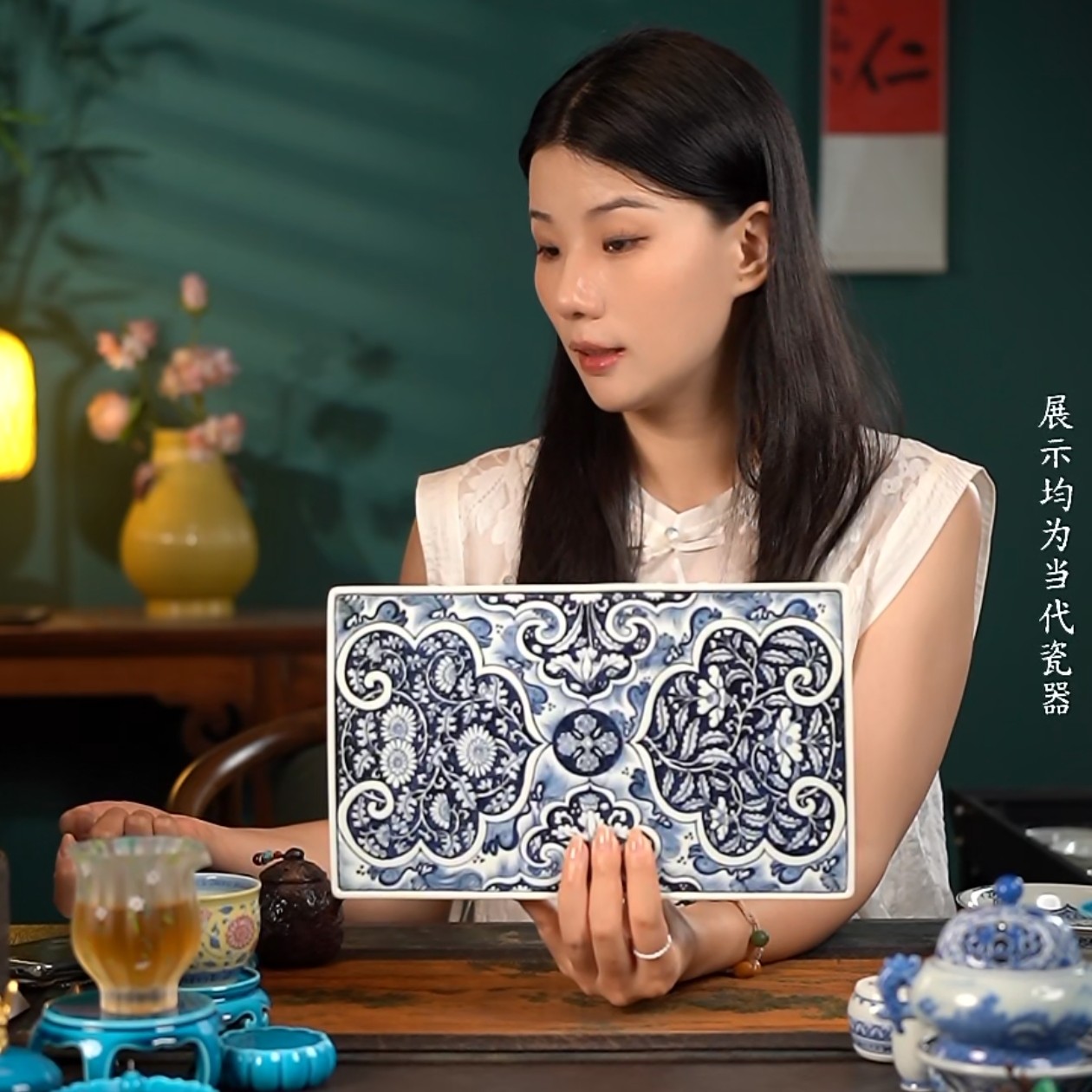 【品遗敬仁】子润窑仿元青花如意开窗花卉长干泡壶承 长30 宽18cm