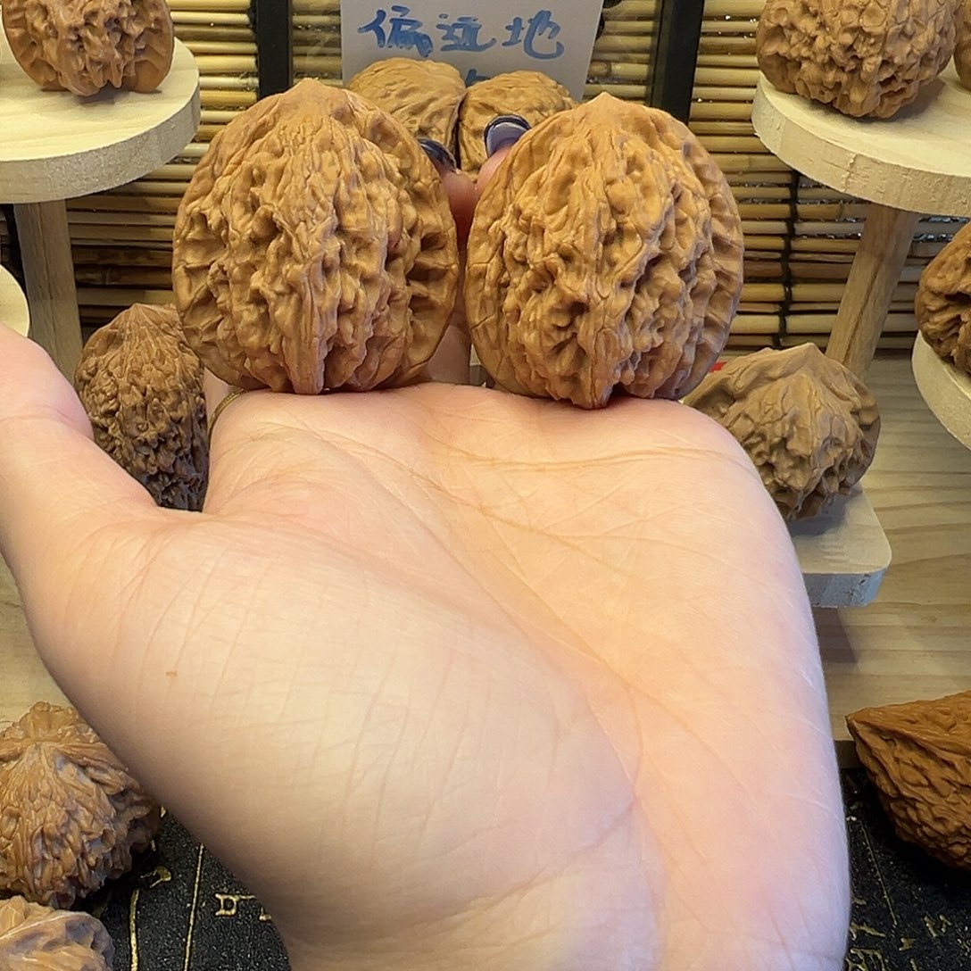 把件桃核虎头40手把件