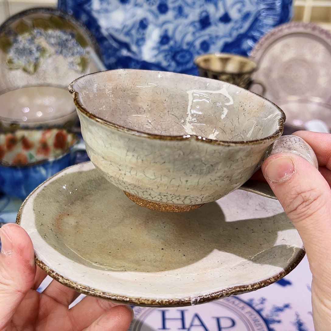 咖啡杯和咖啡杯两块五包