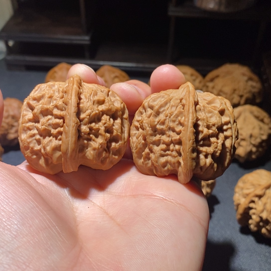 文玩核桃吊坠李*臣白狮子