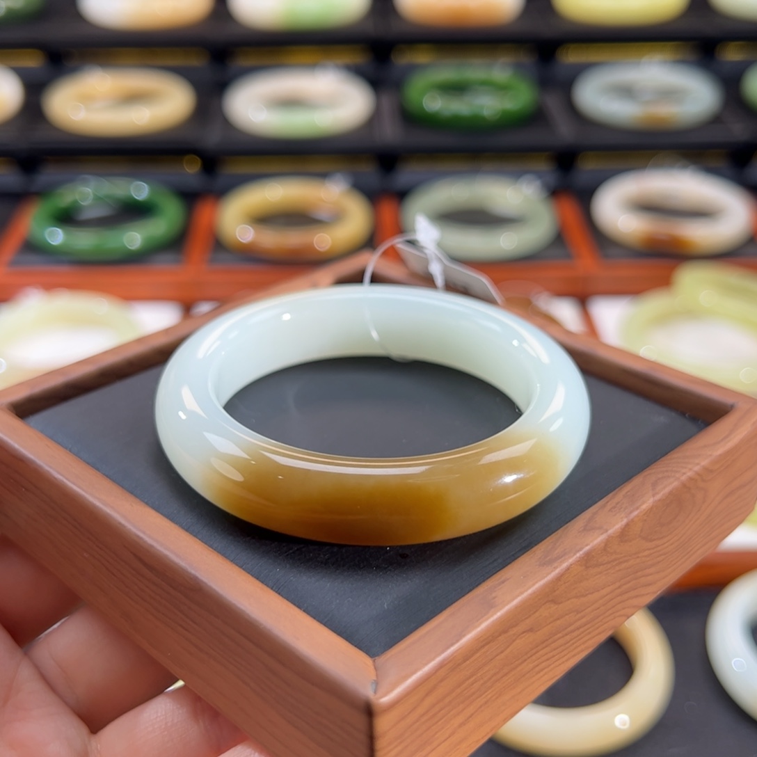 美****和田玉手镯未镶嵌