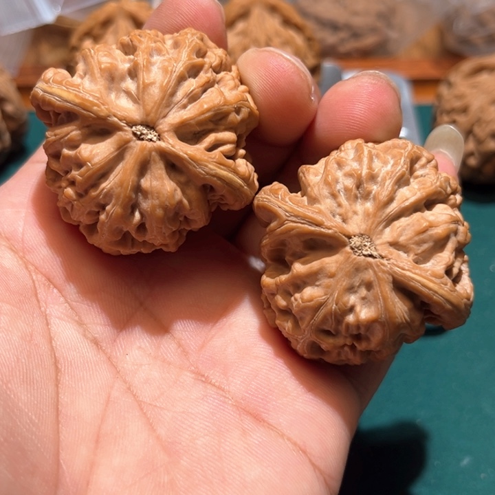 周***叔文玩核桃把件红锦鲤