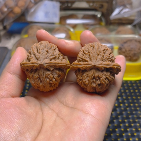 文玩核桃吊坠白狮
