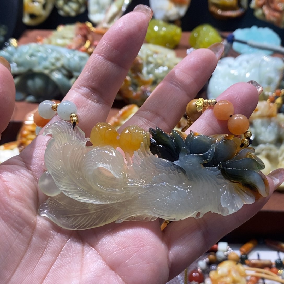 蛇纹石玉颈饰未镶嵌
