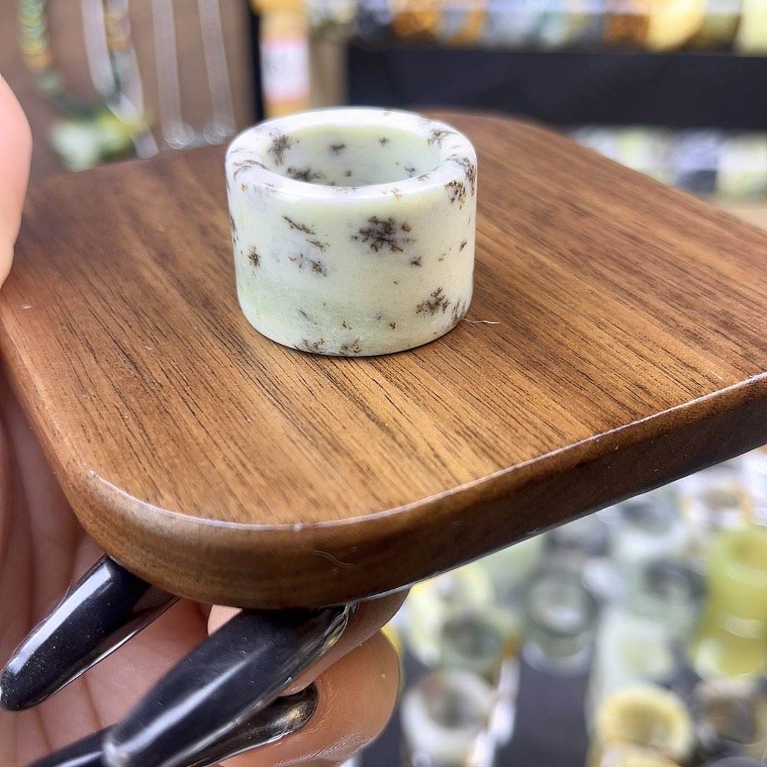 蛇纹石玉未镶嵌戒指19.13