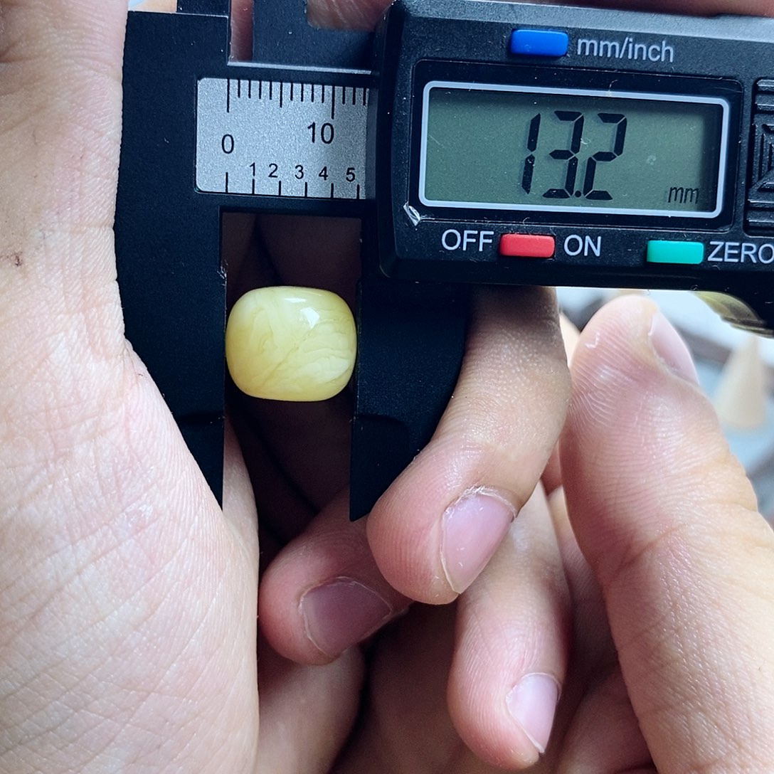 未镶嵌吊坠(不含链)蜜蜡