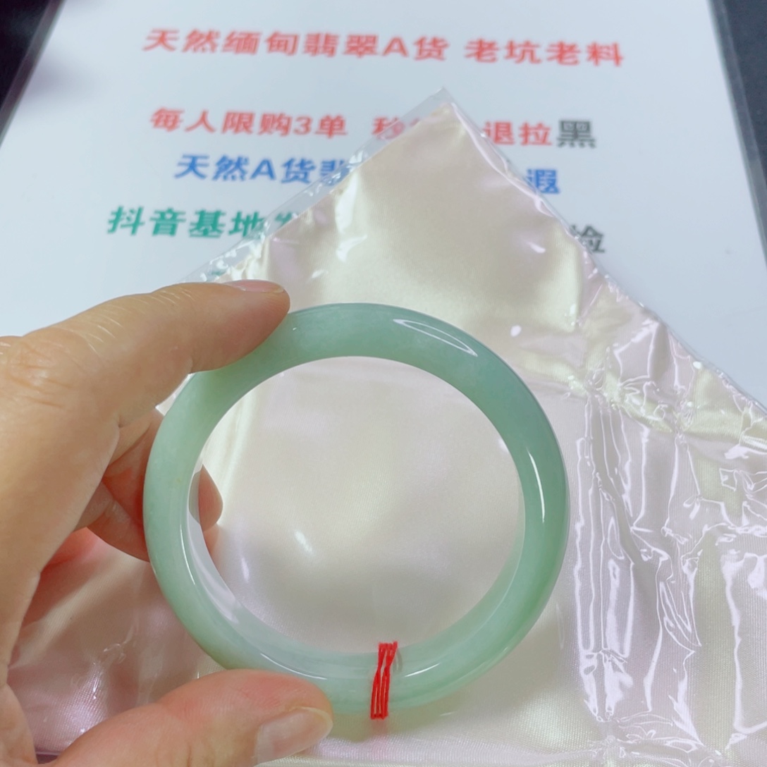 忽****未镶嵌手镯翡翠天然翡翠手镯