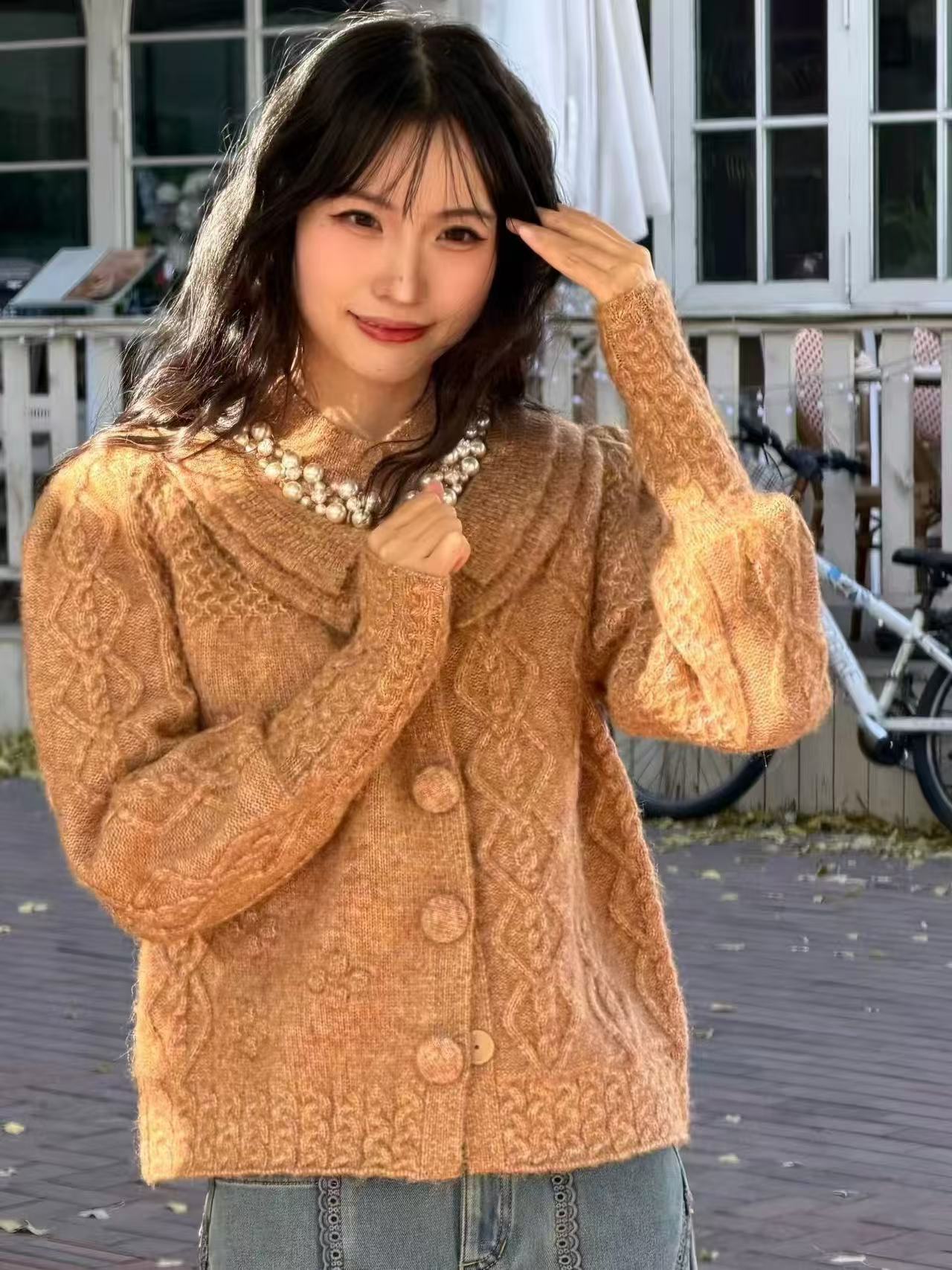 《no退no换默认微瑕》时尚气质浅咖色钉珠针织开衫上衣