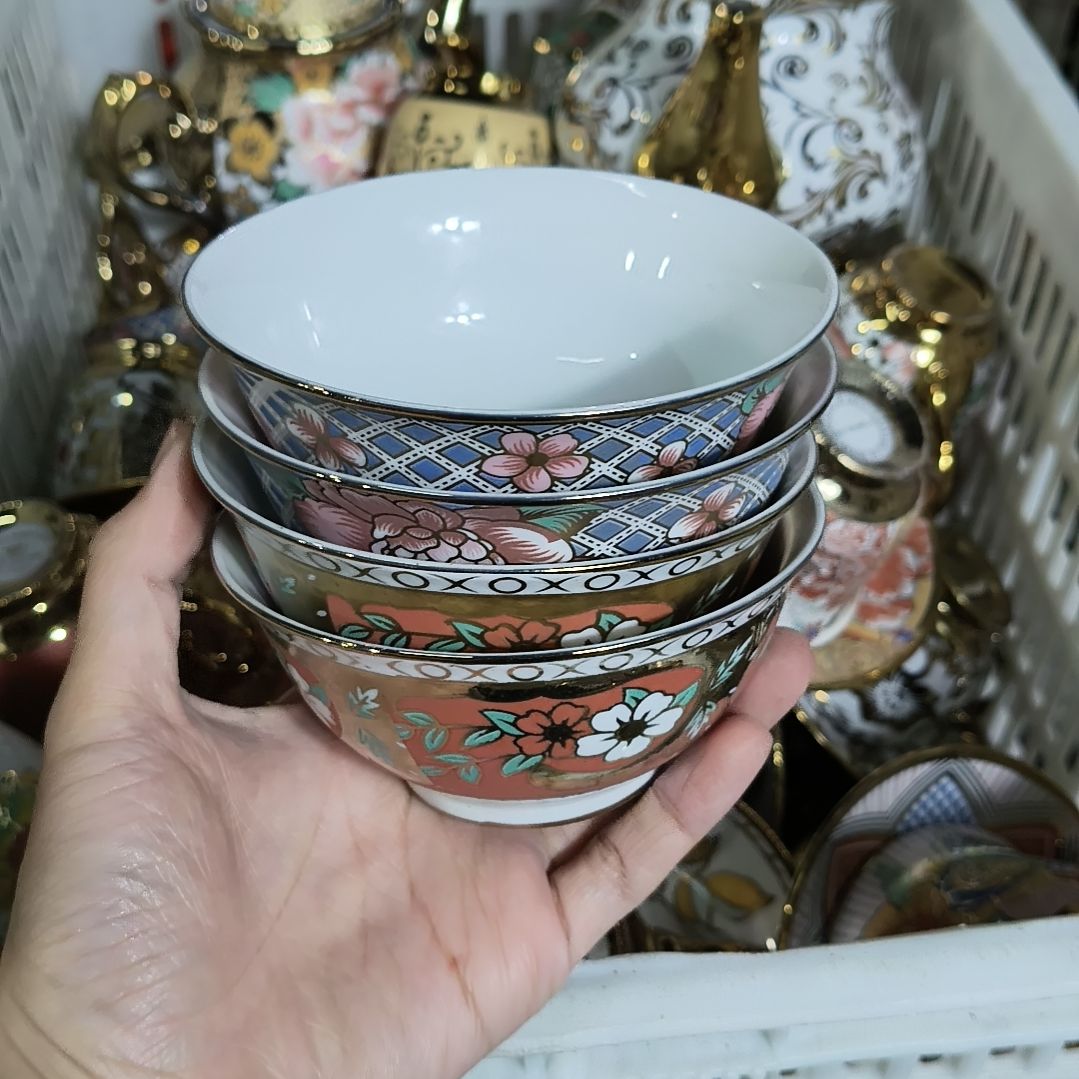 摆件陶瓷瑕疵明显介意勿拍发四个。。。。。