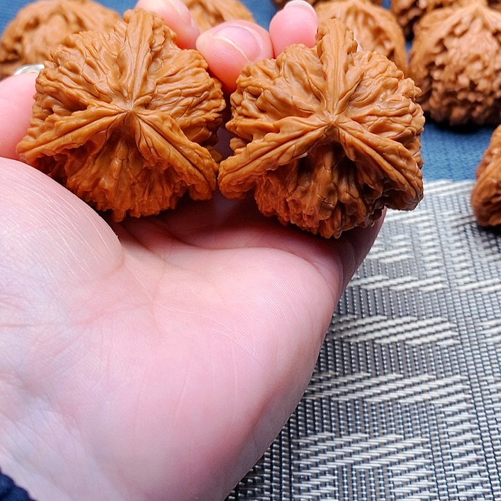 用***0吊坠文玩核桃三棱