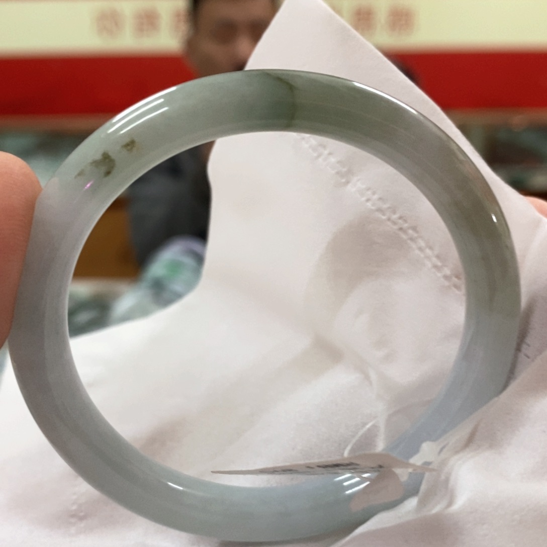 翡翠手镯未镶嵌翡翠手镯