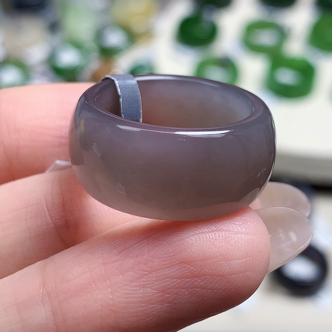 未镶嵌戒指和田玉