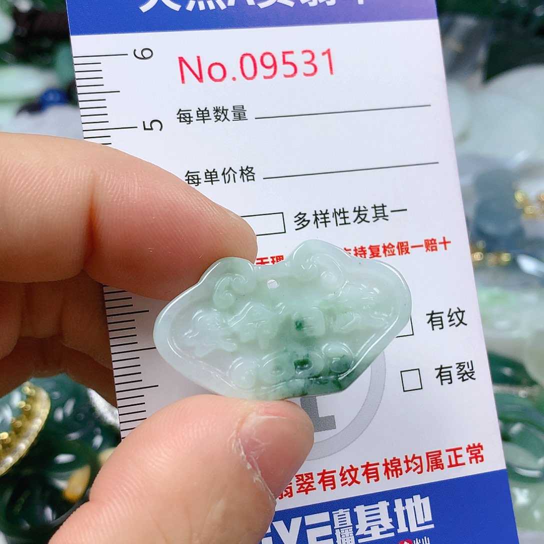 翡翠颈饰未镶嵌天然翡翠