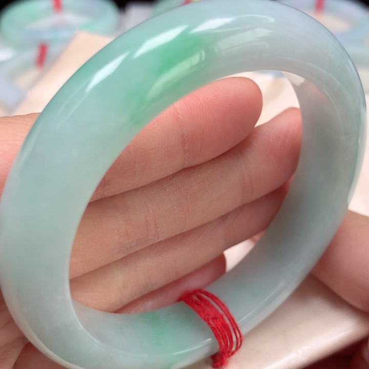 翡翠手镯未镶嵌冰胶绿飘花21号