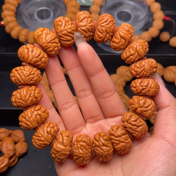 桃核手串21尺寸飞碟豹子头（34号链接）