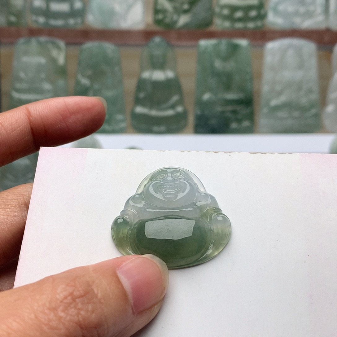 翡翠未镶嵌颈饰佛公