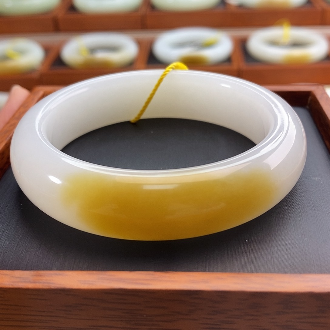 和田玉（糖玉）手镯未镶嵌