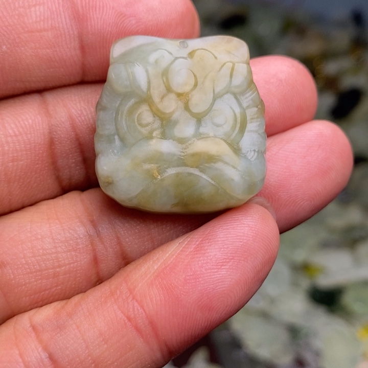 蛇纹石玉颈饰合金72