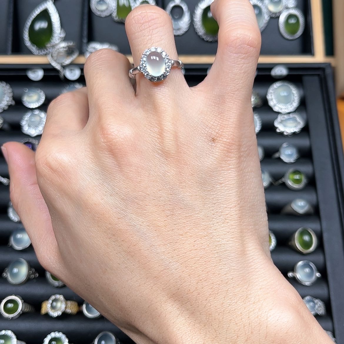 【闪购商品】岫玉戒指银S925镶嵌丹****妮