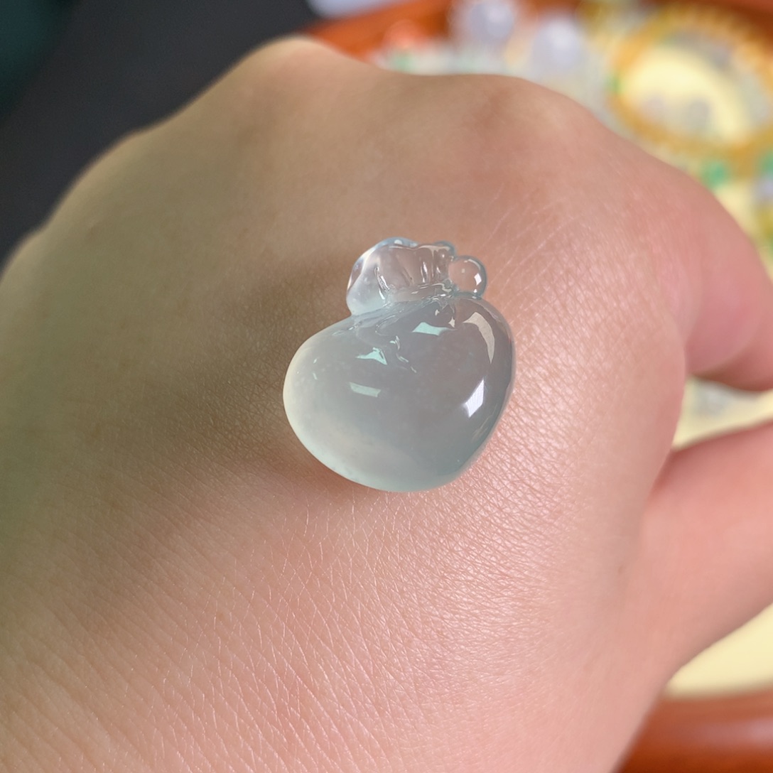 翡翠颈饰未镶嵌钱袋18.2//18.0//10.2