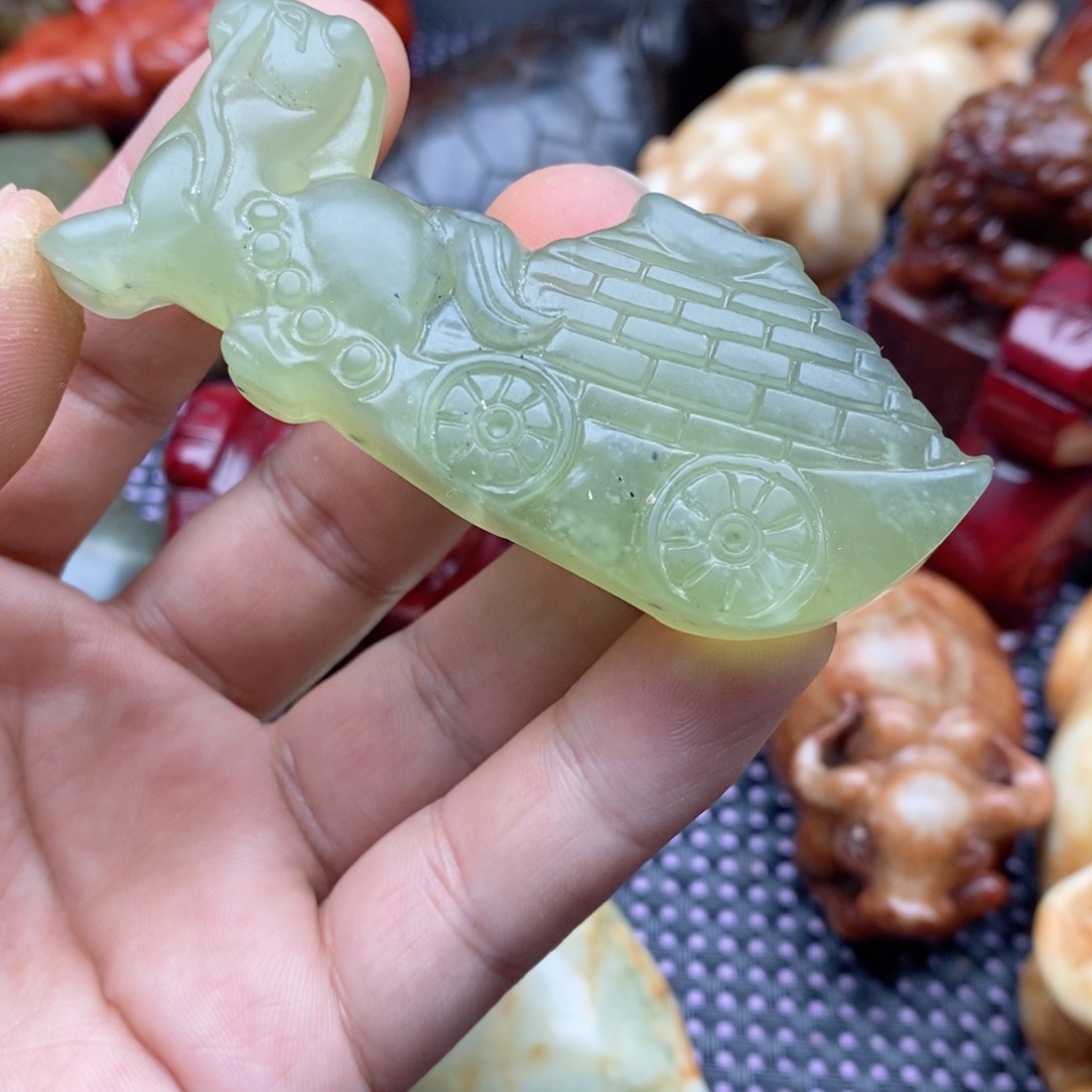 蛇纹石玉未镶嵌颈饰