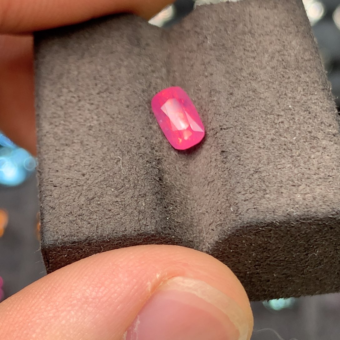 尖晶石裸石奶金西柚粉马亨盖尖晶1.07ct
