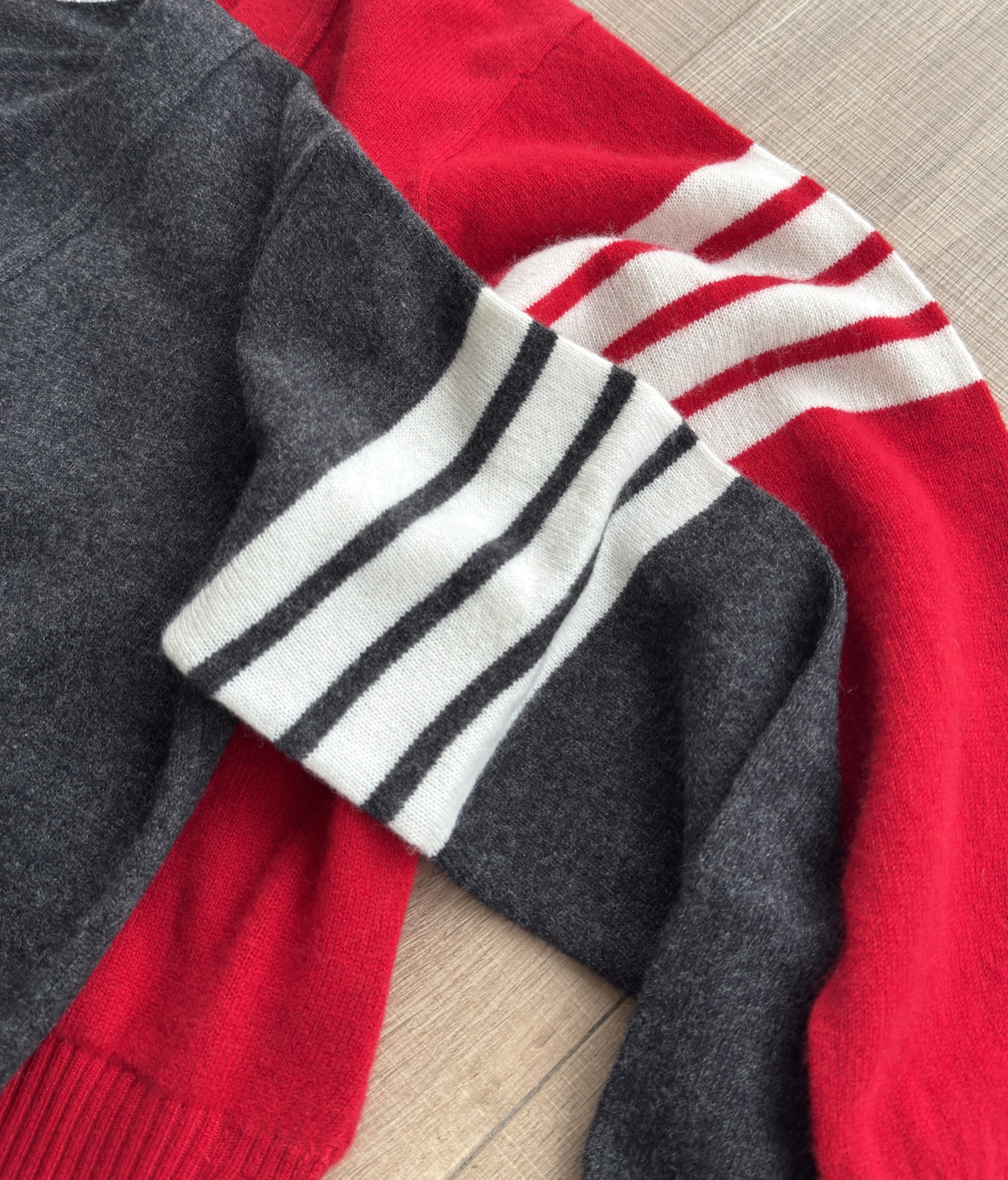 四道杠｜经典V领羊毛小开衫