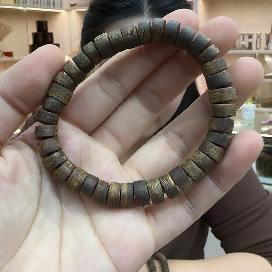 木***哥沉香沉香碎屑卡1.0直切单圈