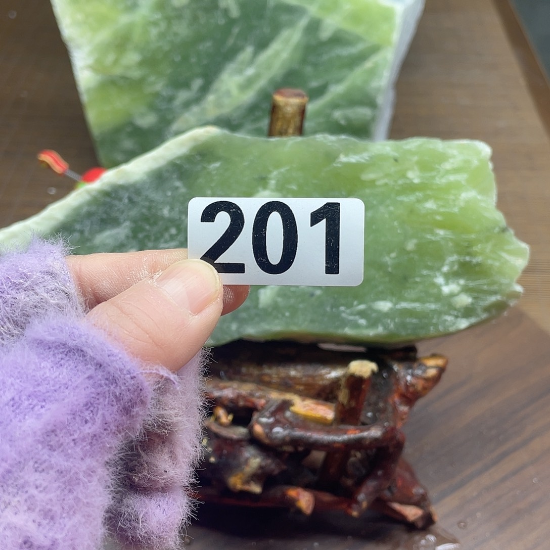 小***头蛇纹石玉未镶嵌天然岫玉原石