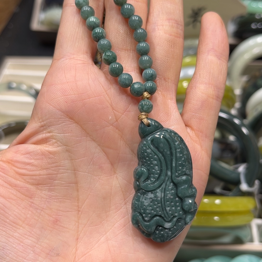 翡翠颈饰未镶嵌翡翠