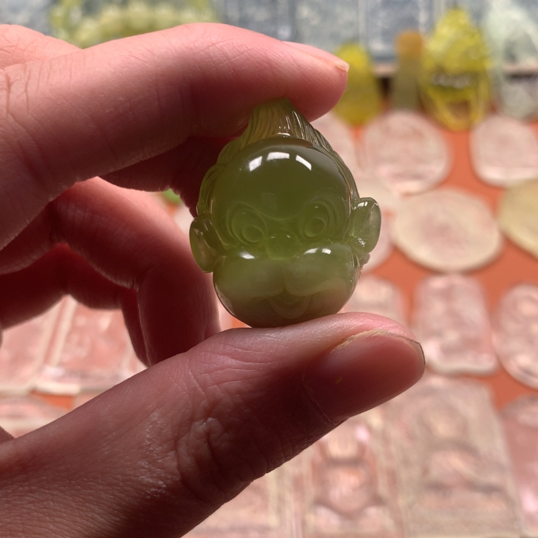 蛇纹石玉颈饰未镶嵌