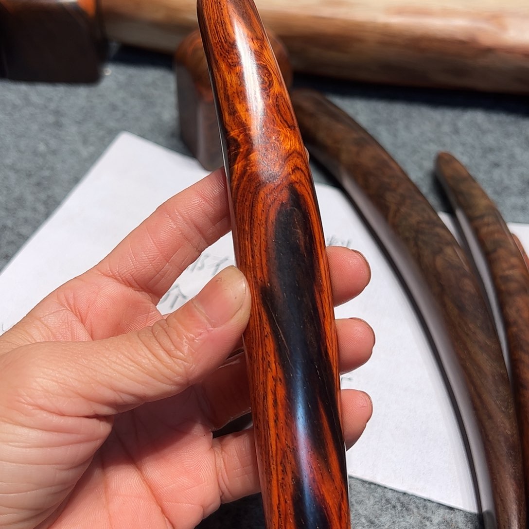 交趾黄檀（大红酸枝）木****?