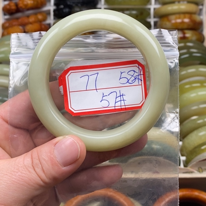 蛇纹石玉颈饰未镶嵌欣**成