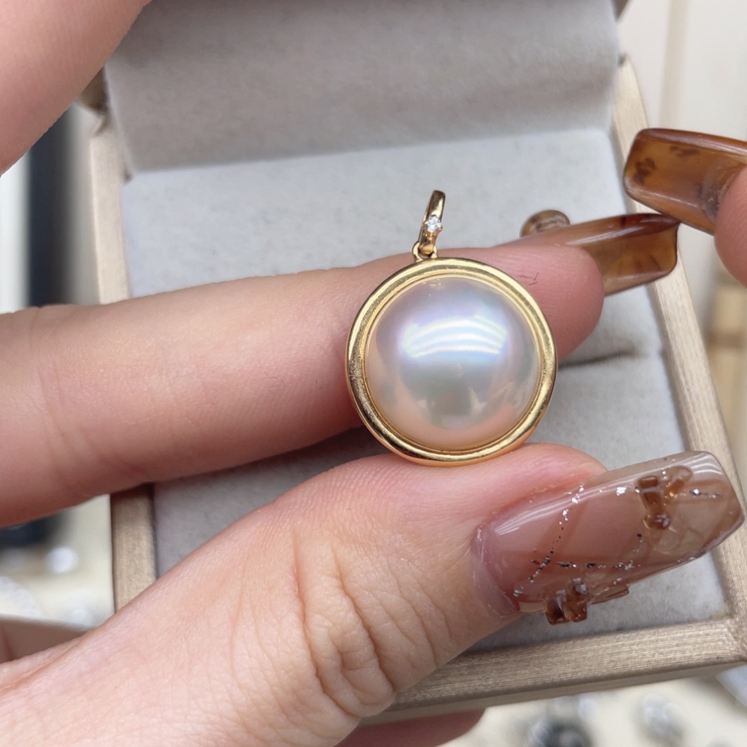 拼合珍珠（马贝珠）18K金镶嵌颈饰G41