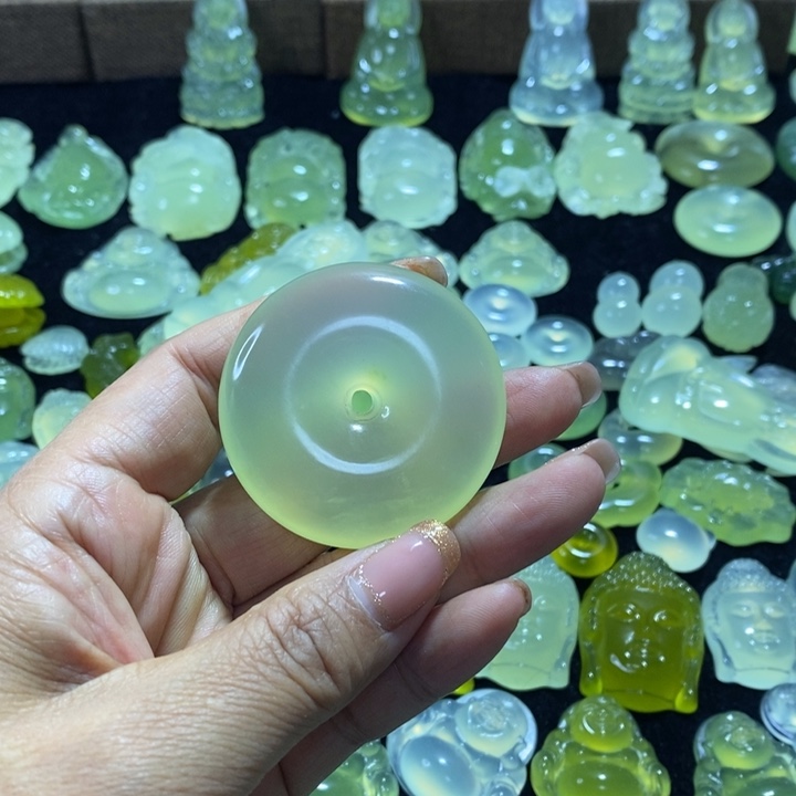 星****蛇纹石玉未镶嵌颈饰